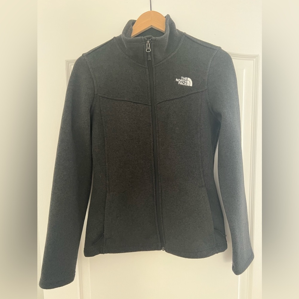 The North Face Women’s Fleece Zip Up Jacket